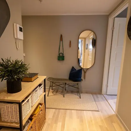 Damsgard , Naer Sentrum *