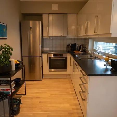 Damsgard , Naer Sentrum *