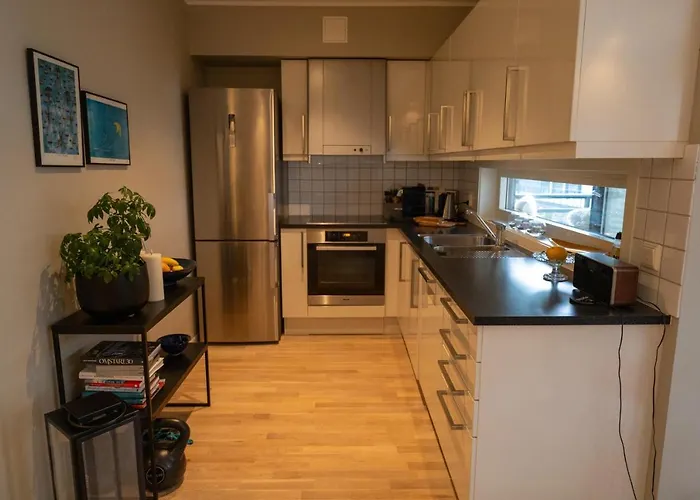 Damsgard , Naer Sentrum *